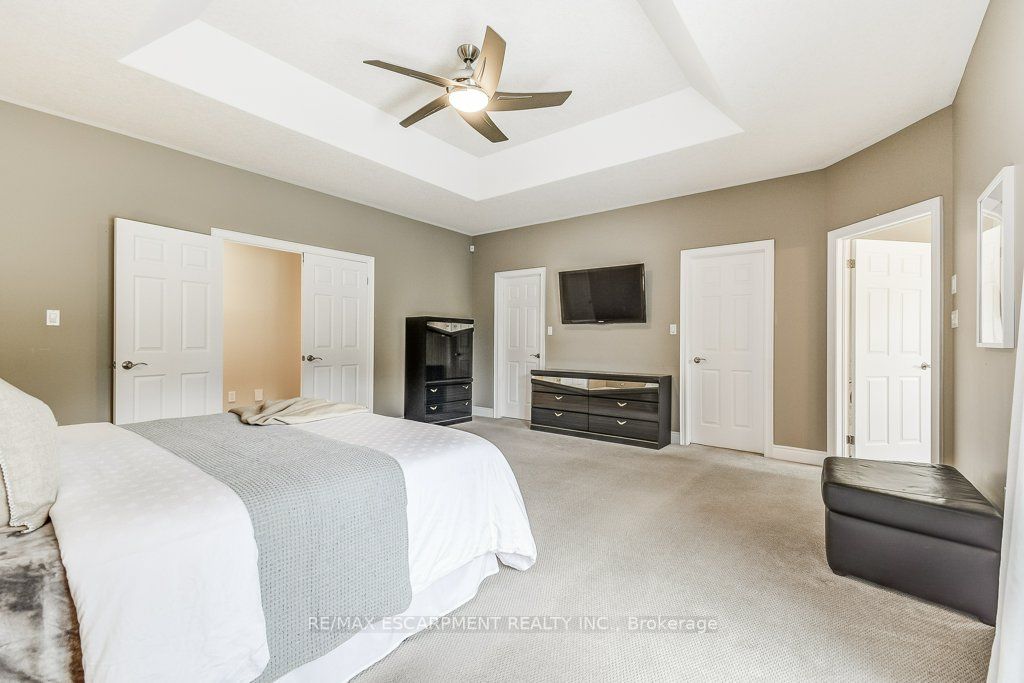 31 Parkside Dr