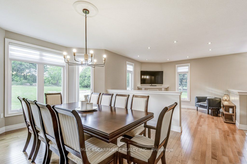 31 Parkside Dr