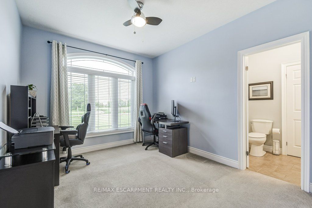 31 Parkside Dr