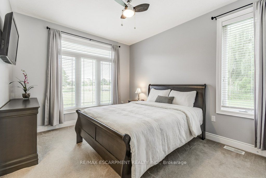 31 Parkside Dr