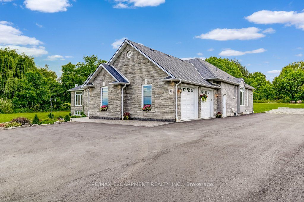 31 Parkside Dr