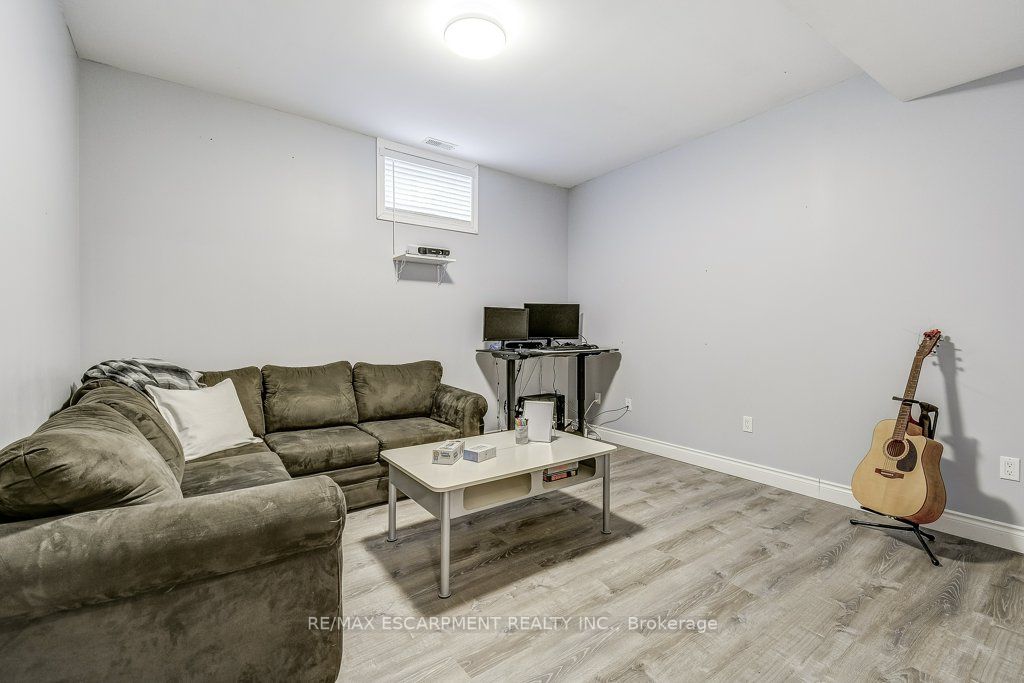 31 Parkside Dr
