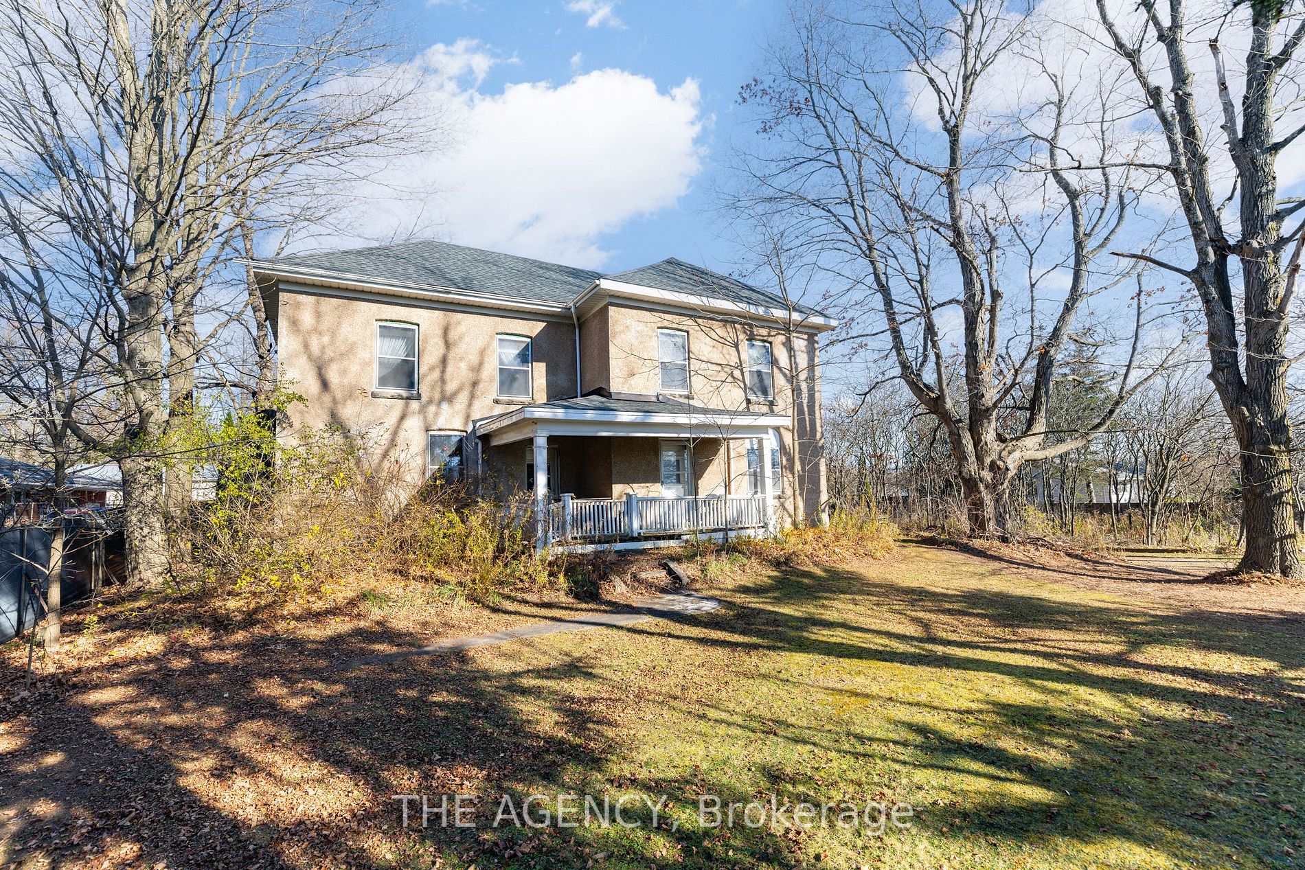 1592 Centre Rd