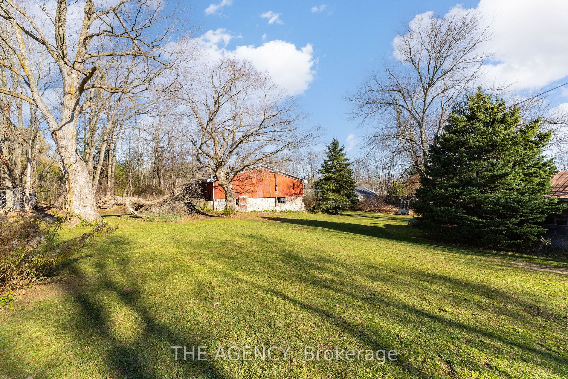 1592 Centre Rd