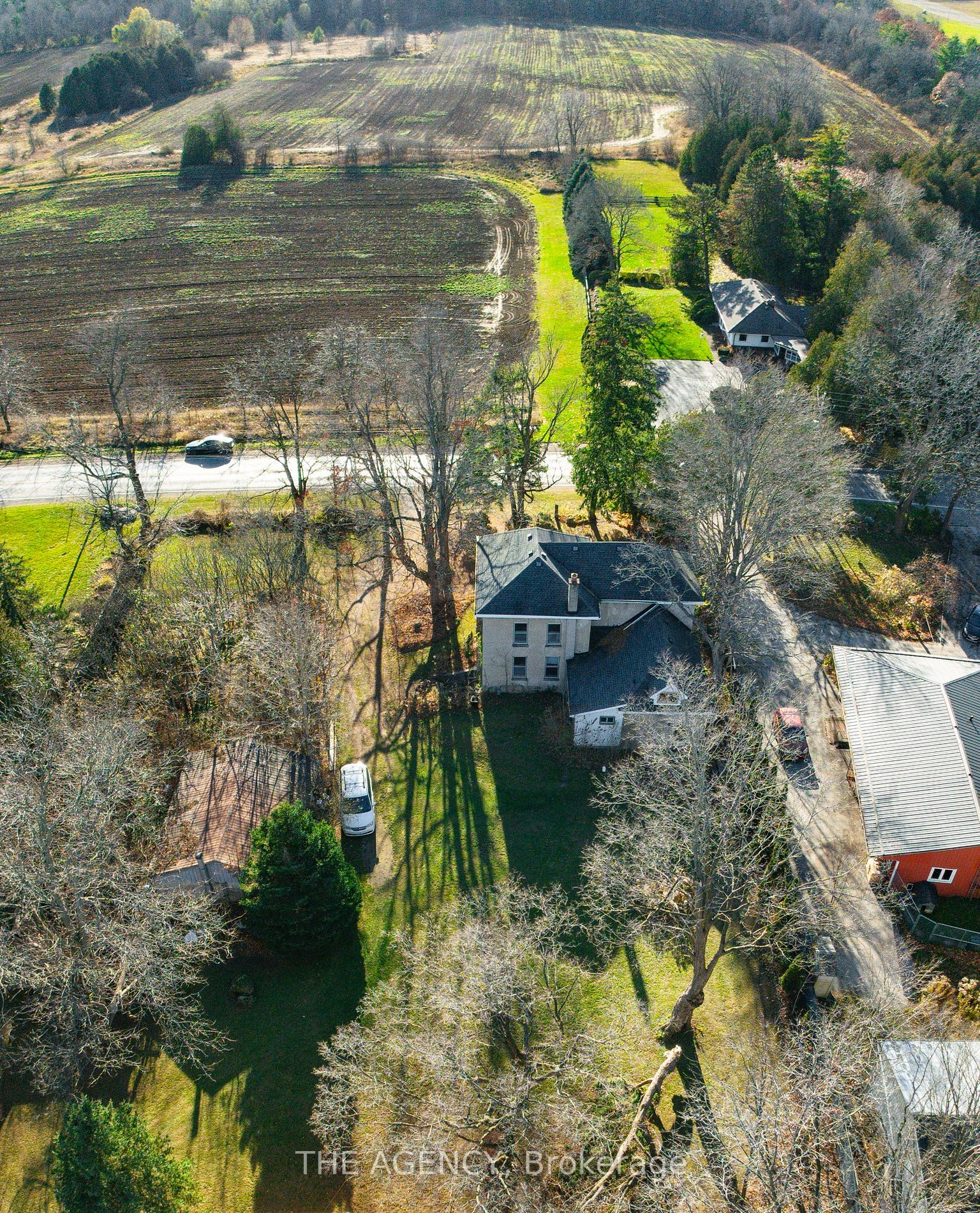 1592 Centre Rd
