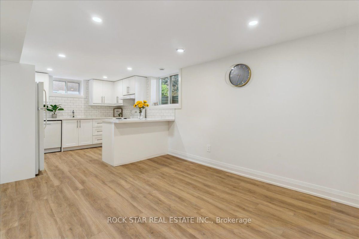 129 West 32nd St, #Lower