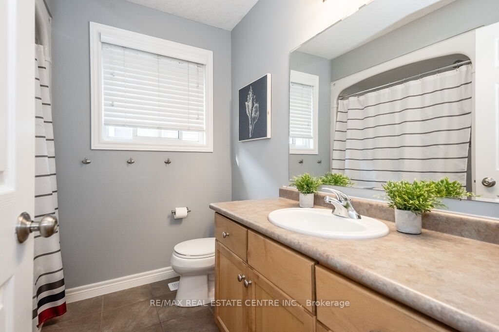 53 Howden Cres