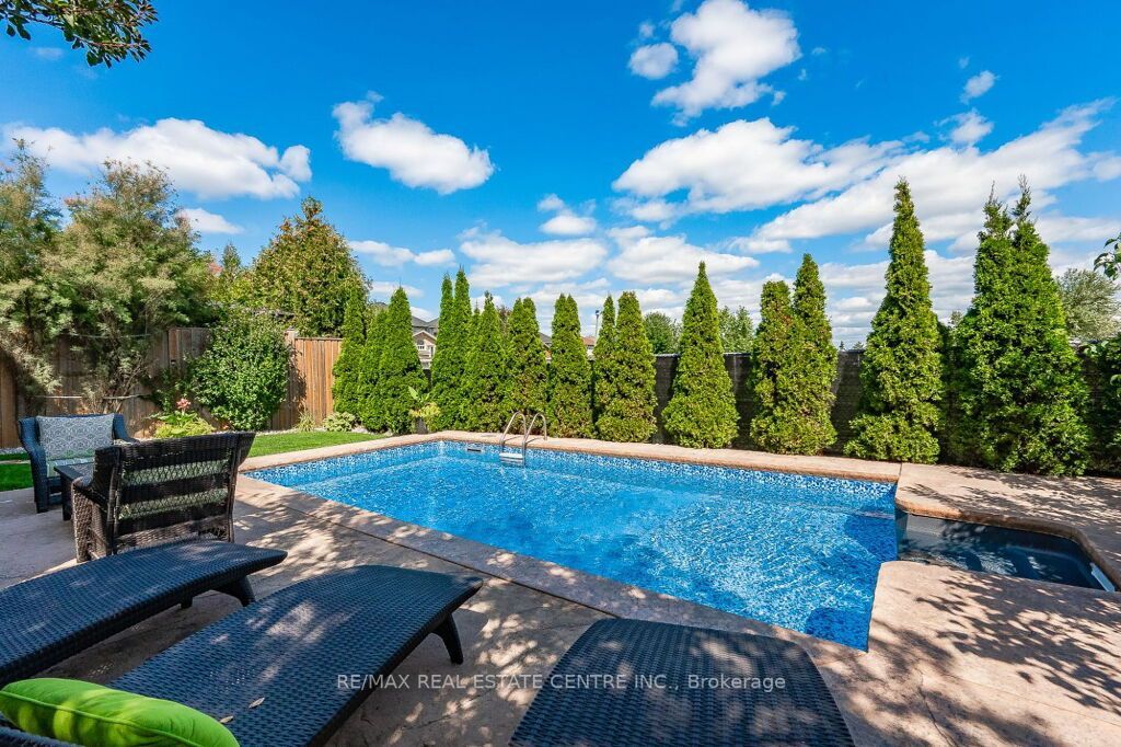 53 Howden Cres
