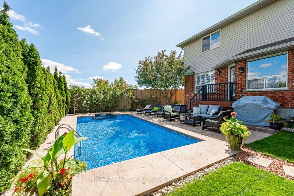 53 Howden Cres