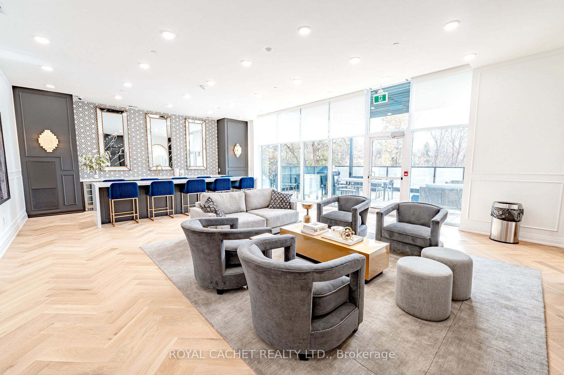 71 Wyndham St S, #302