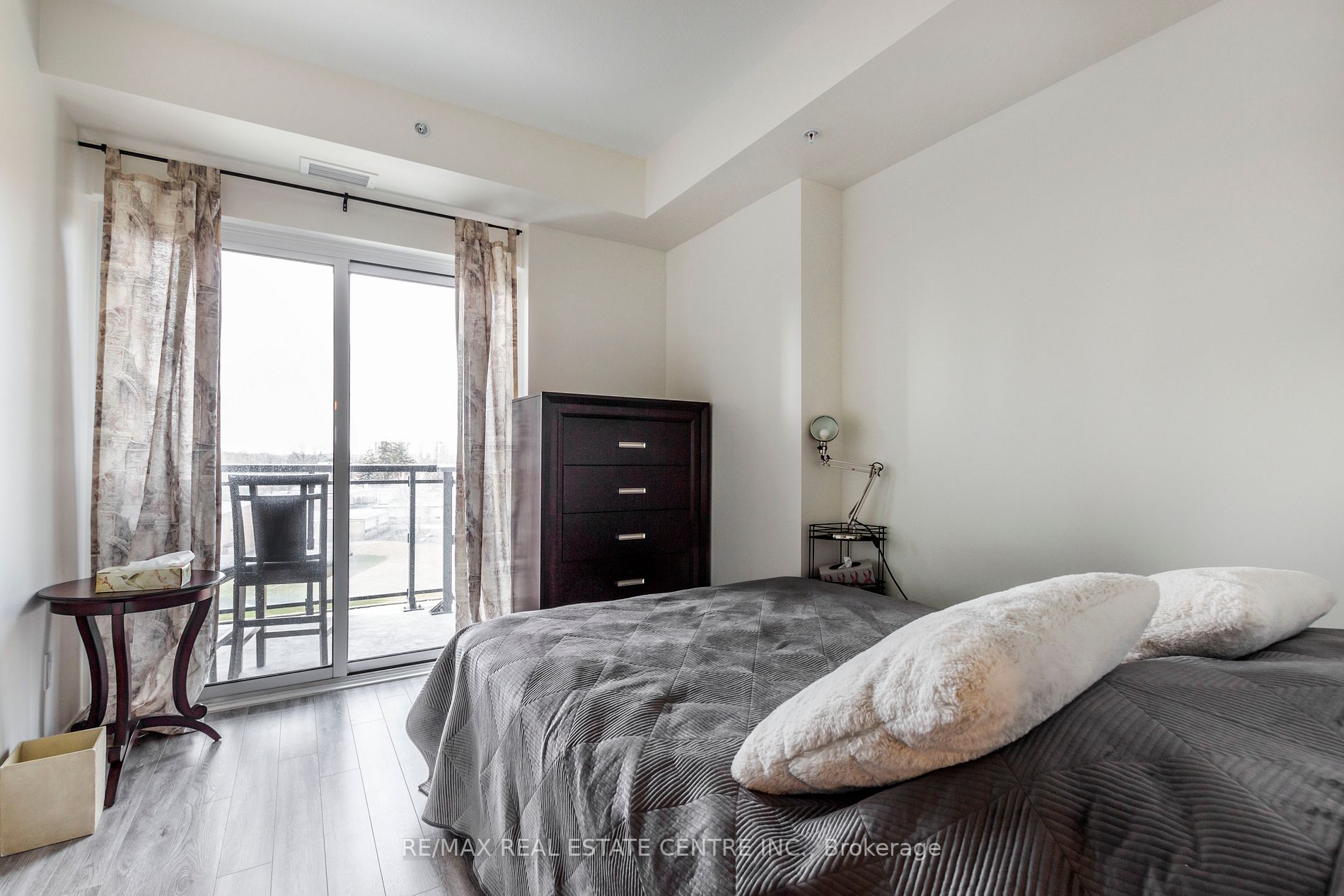128 King St N, #708
