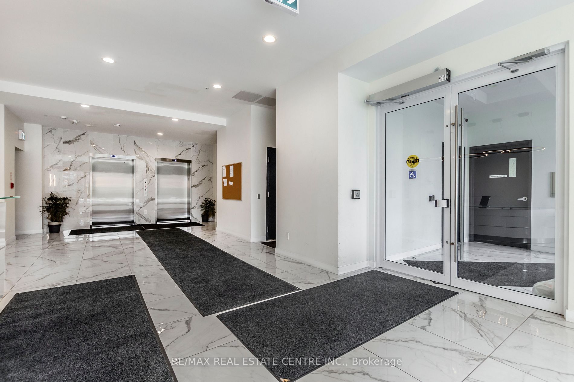 128 King St N, #708