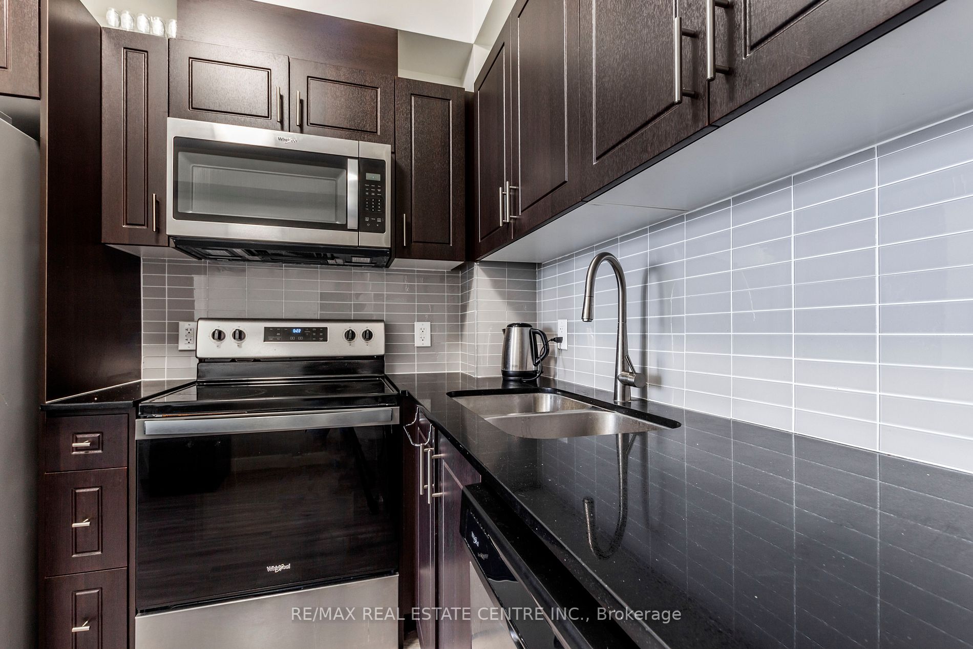 128 King St N, #708