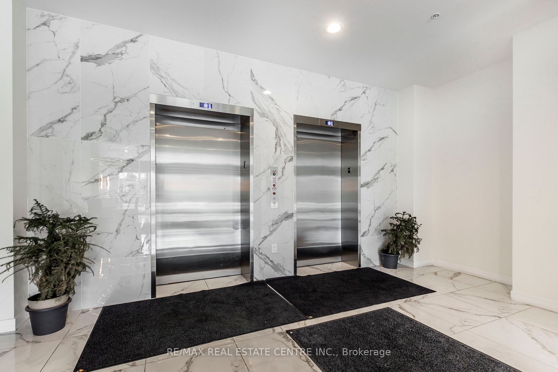 128 King St N, #708
