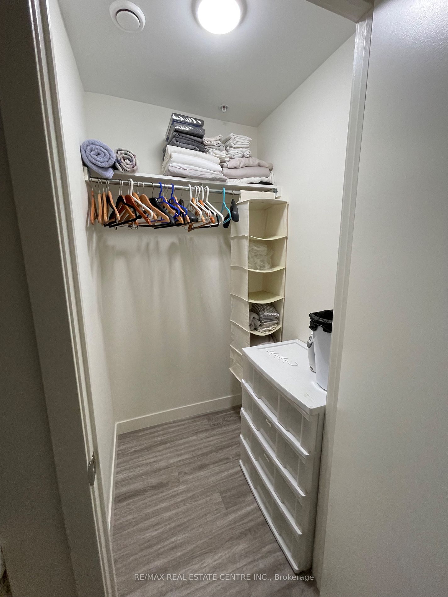 128 King St N, #708