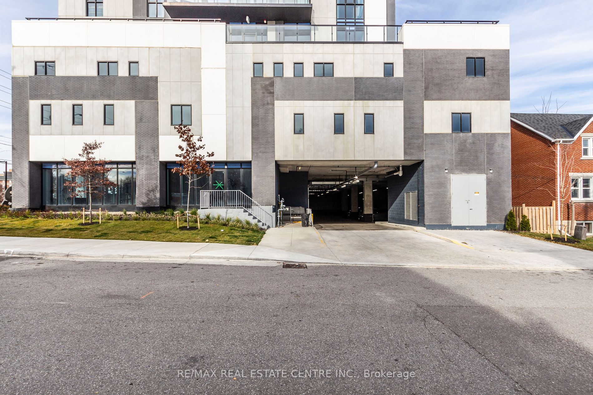 128 King St N, #708