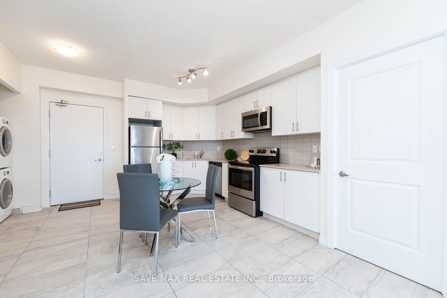 560 North Service Rd, #701