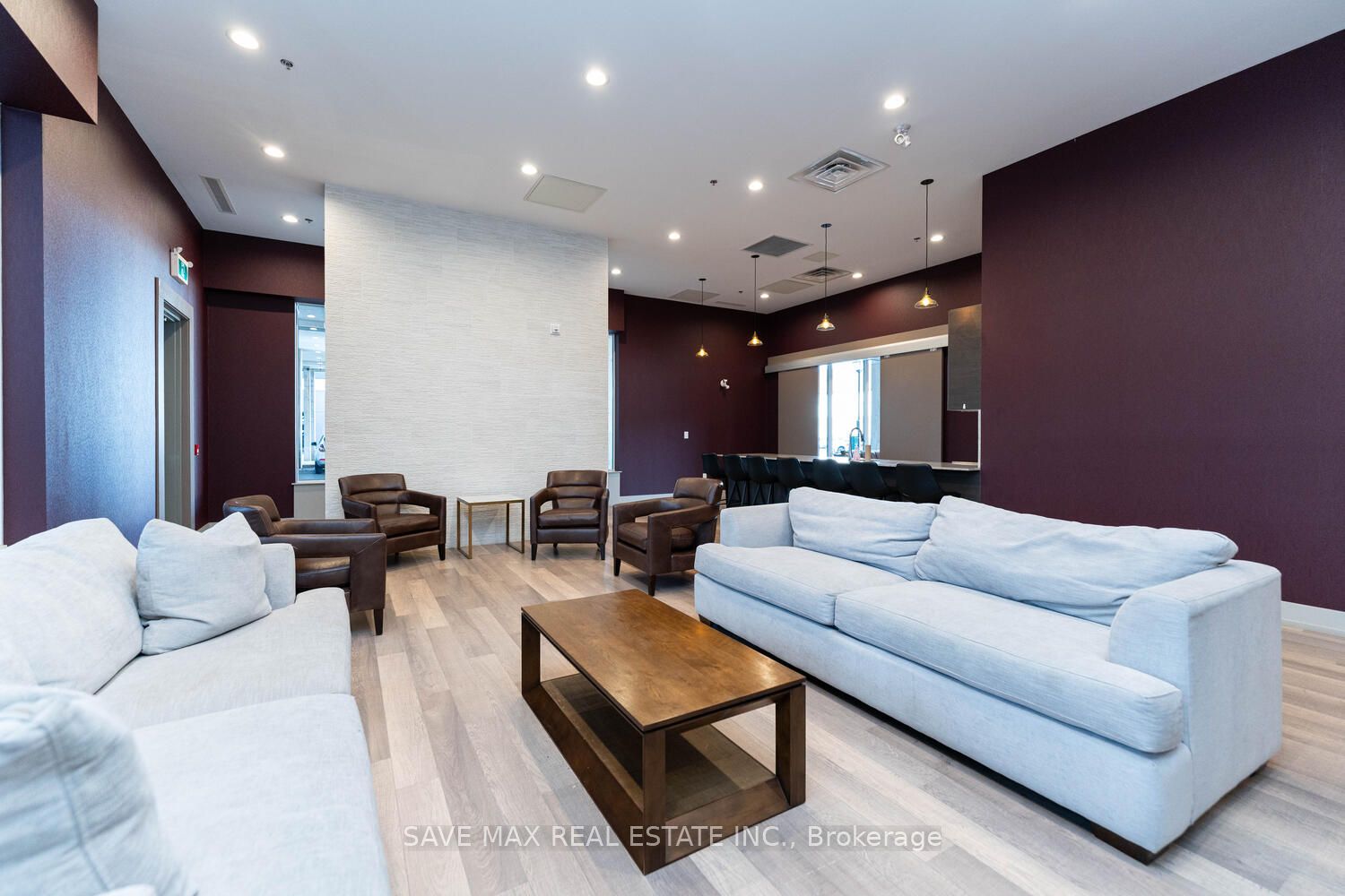 560 North Service Rd, #701