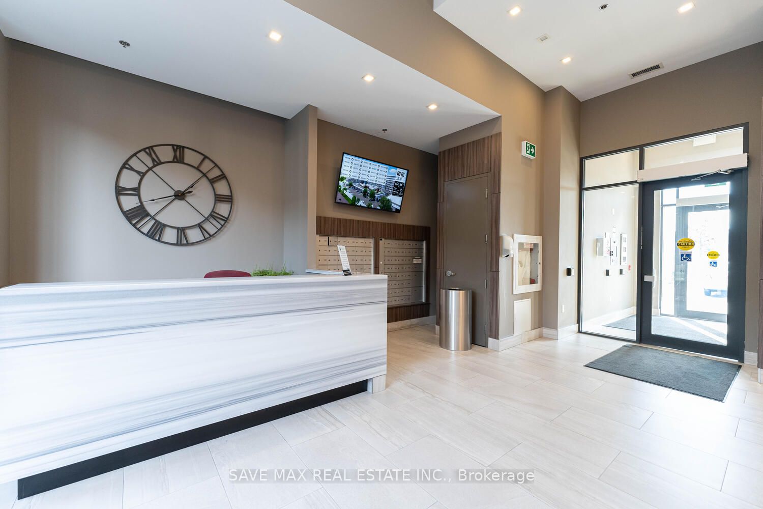 560 North Service Rd, #701