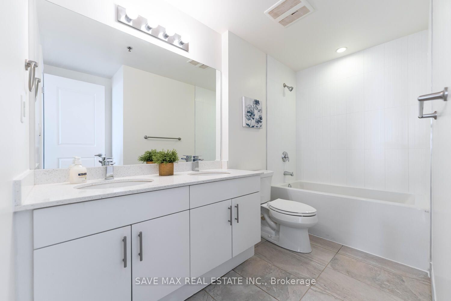 560 North Service Rd, #701