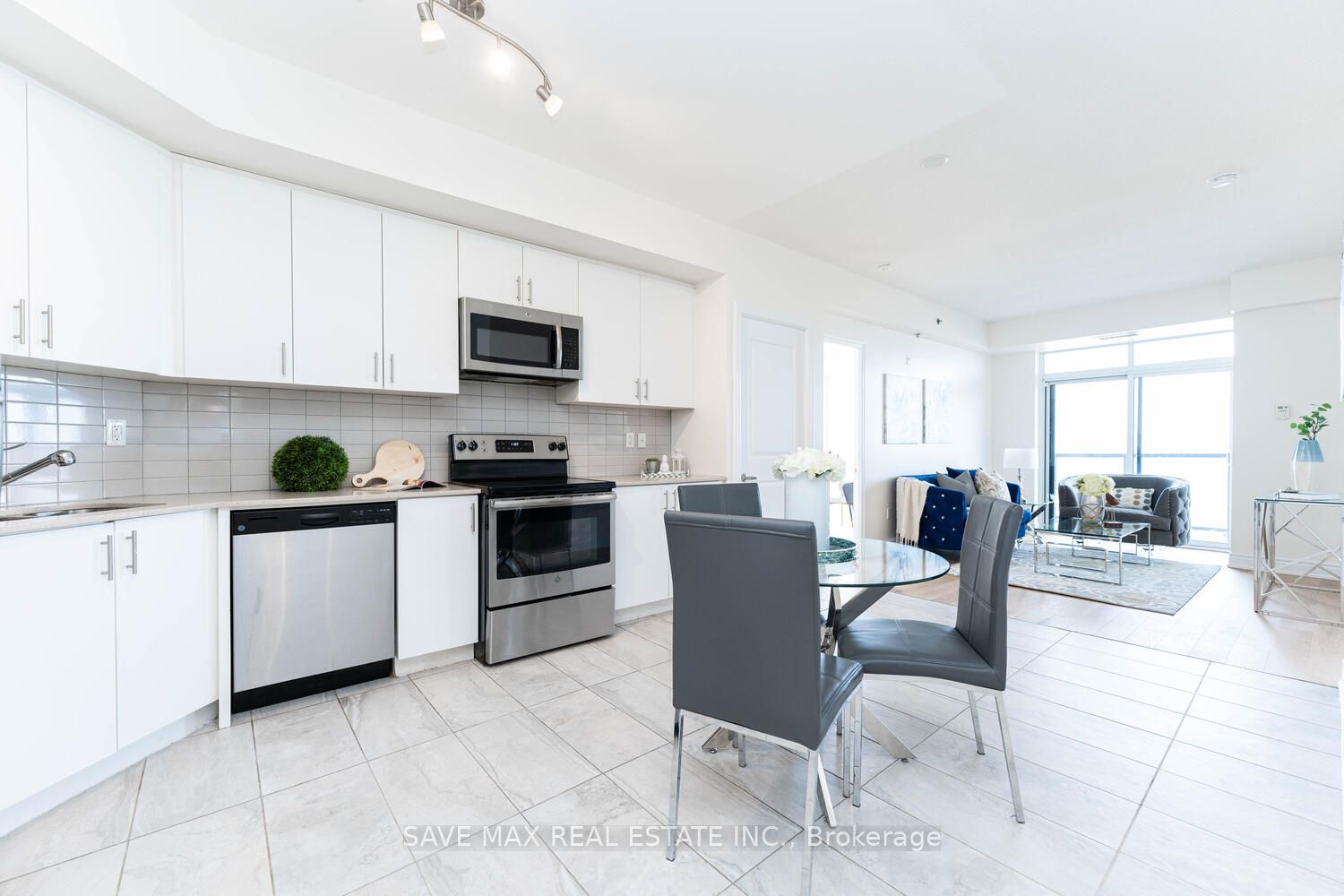 560 North Service Rd, #701