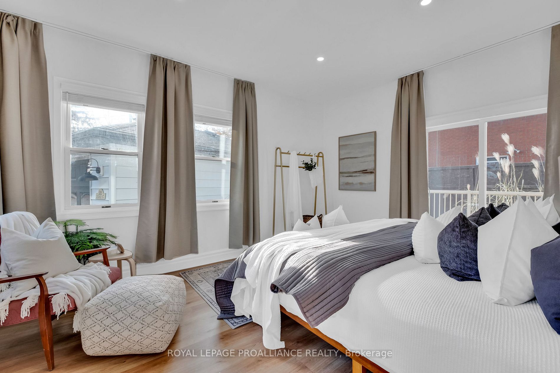 385 George St