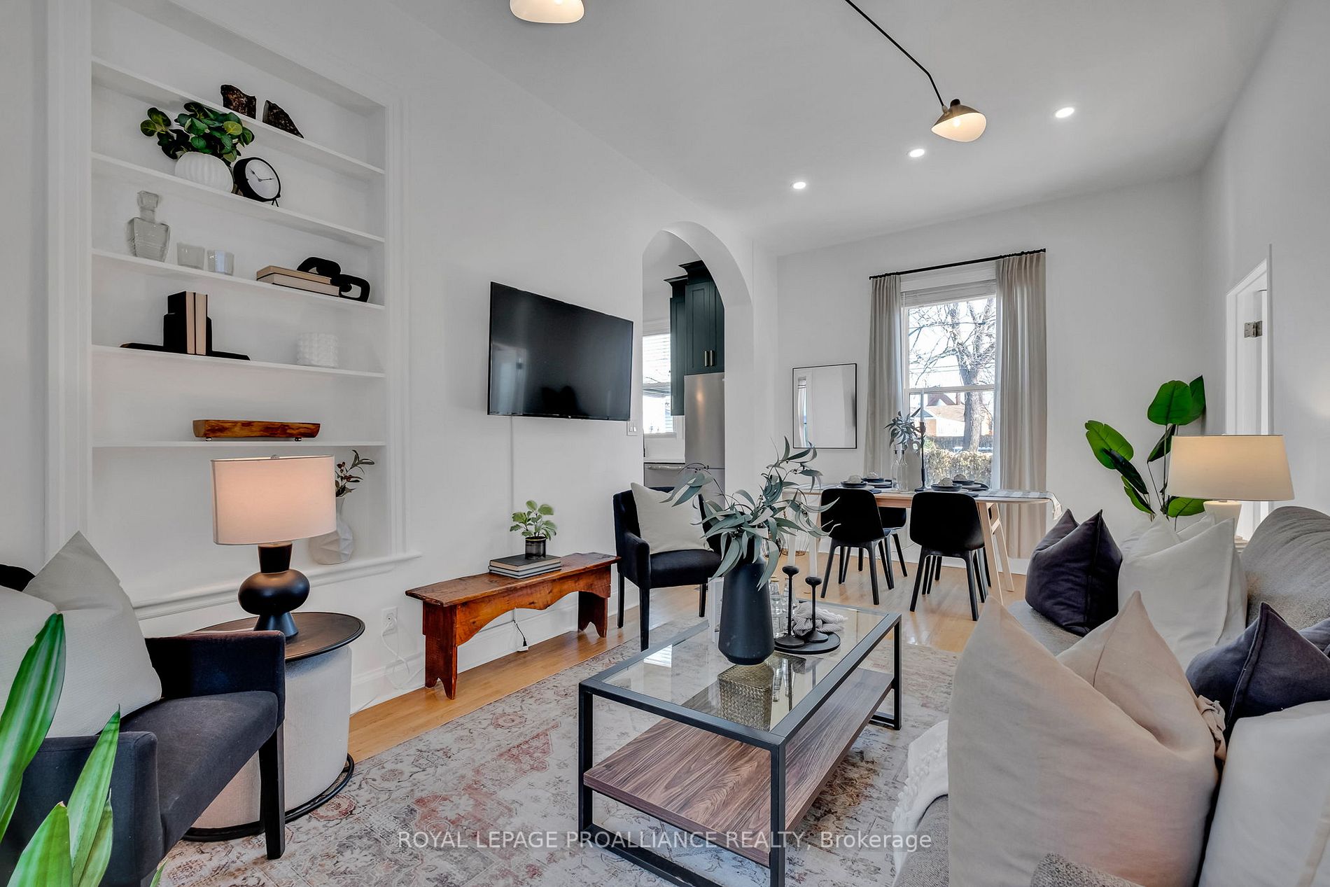 385 George St