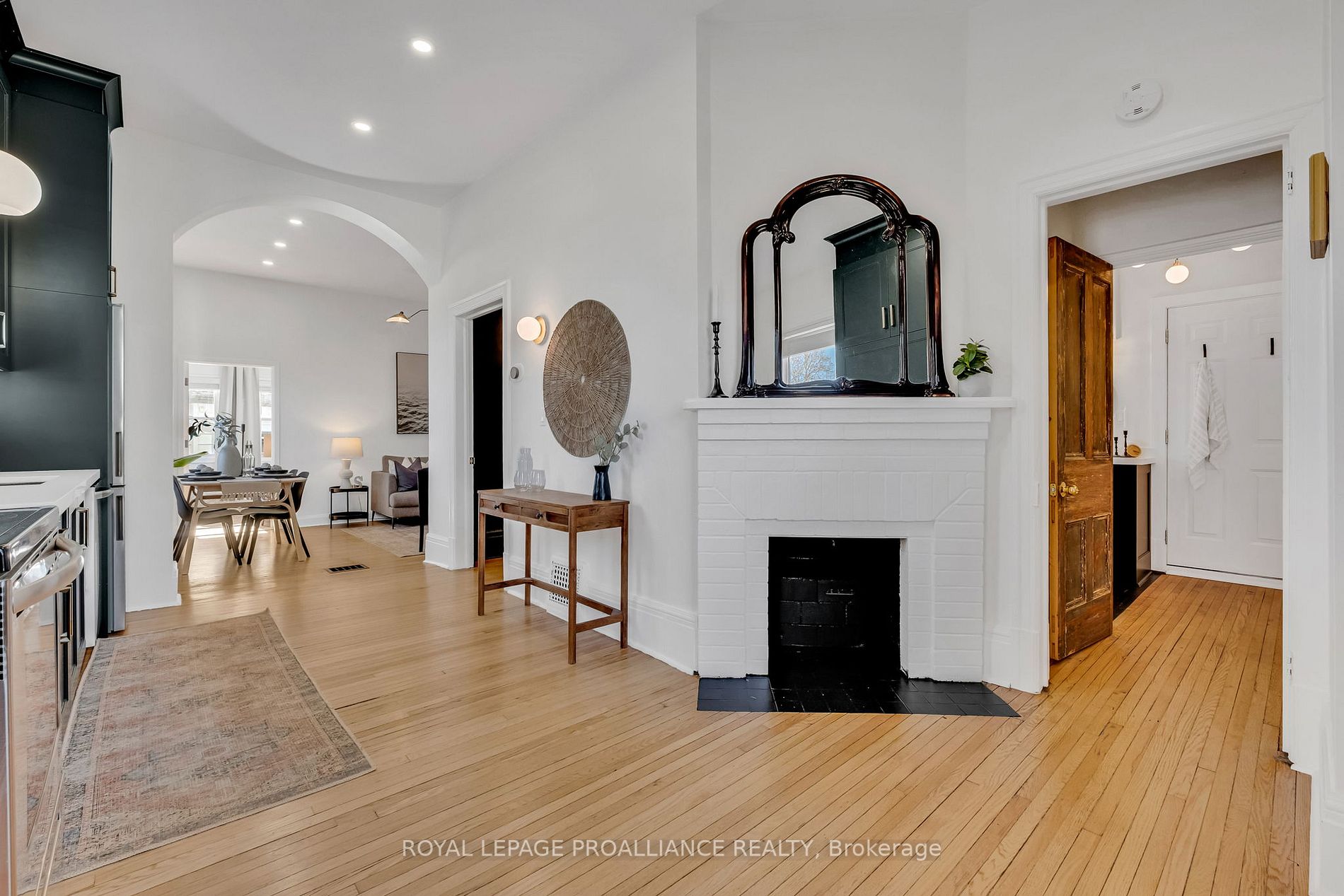 385 George St
