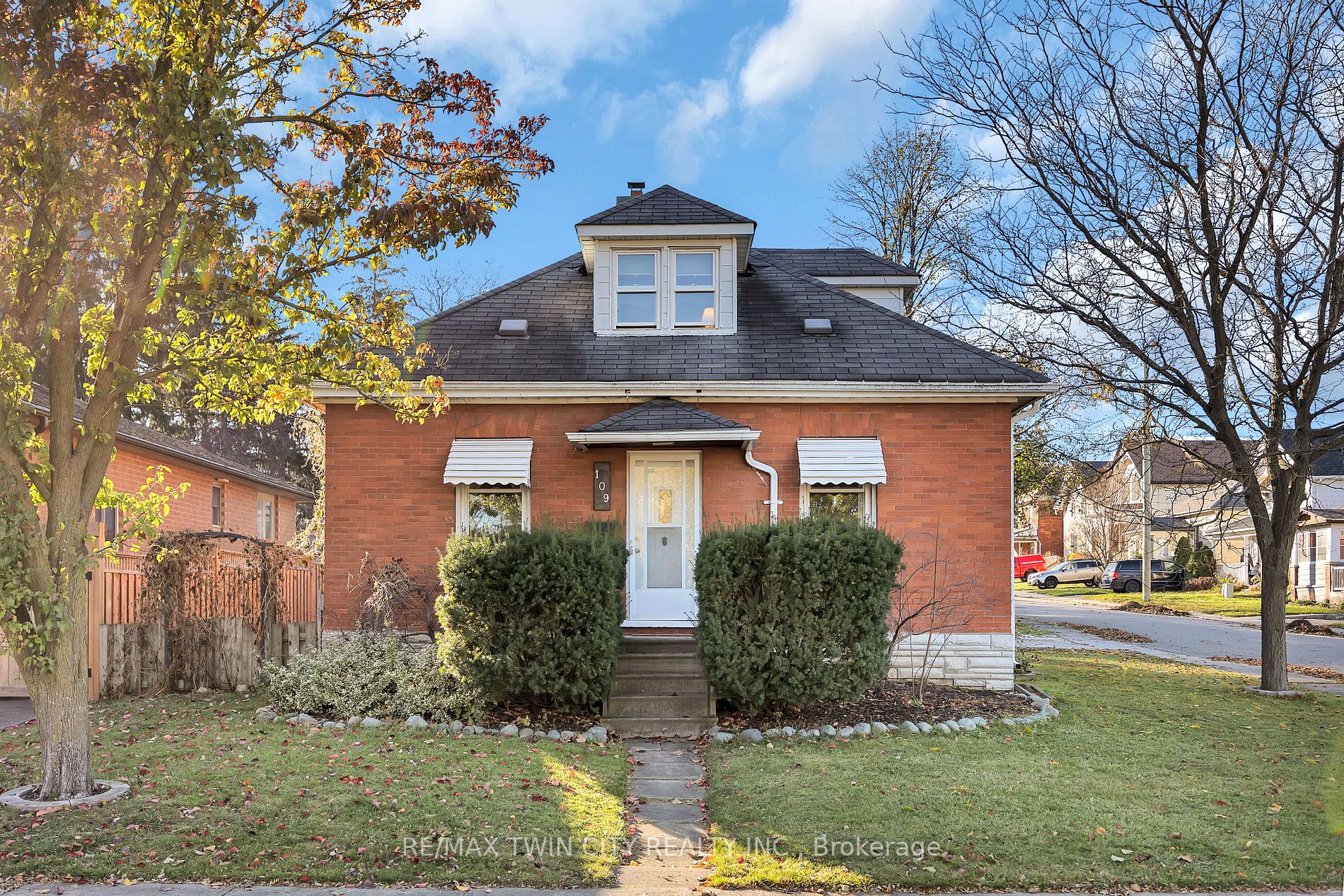 109 Victoria St N