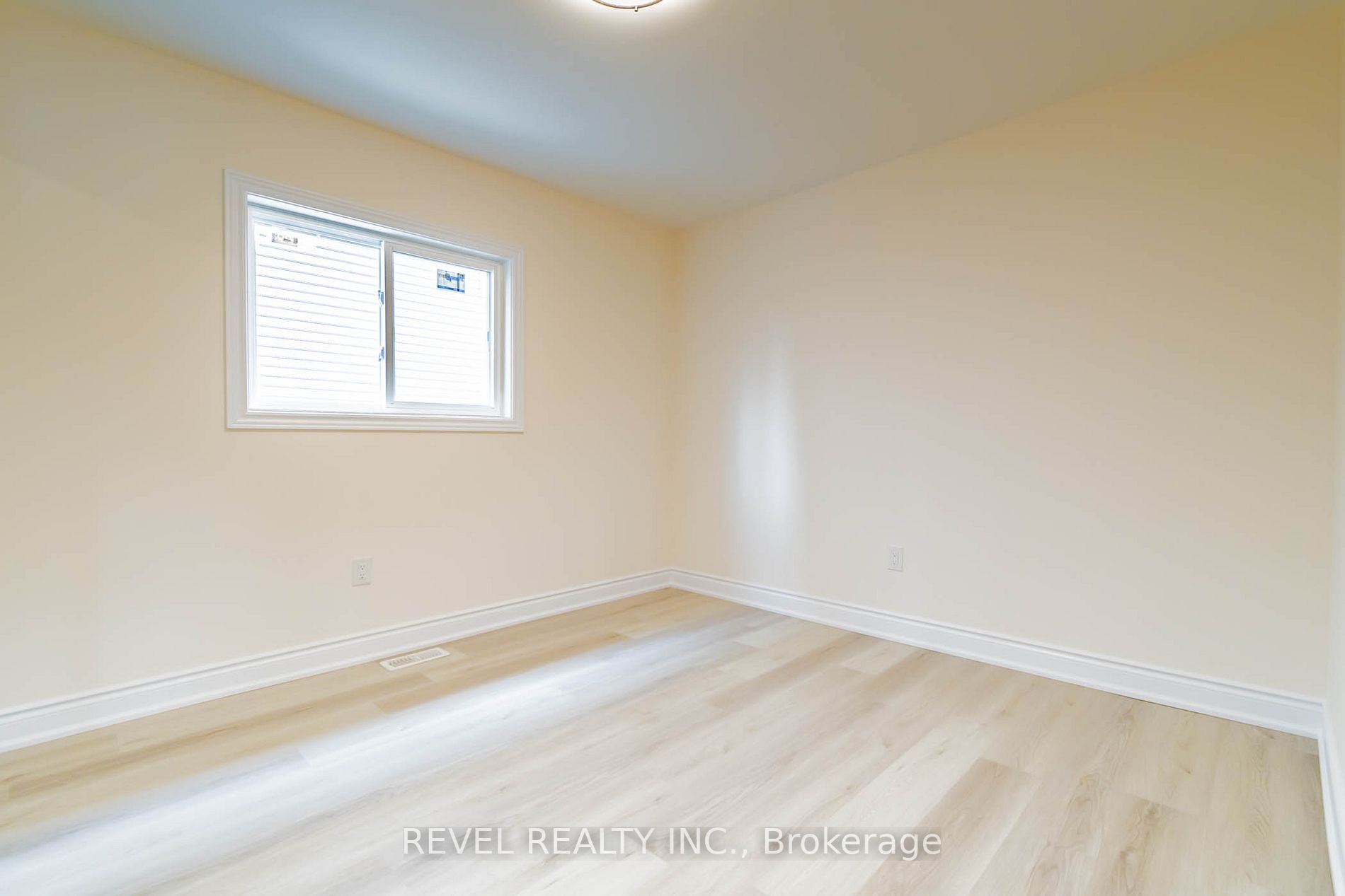69 Vine St S