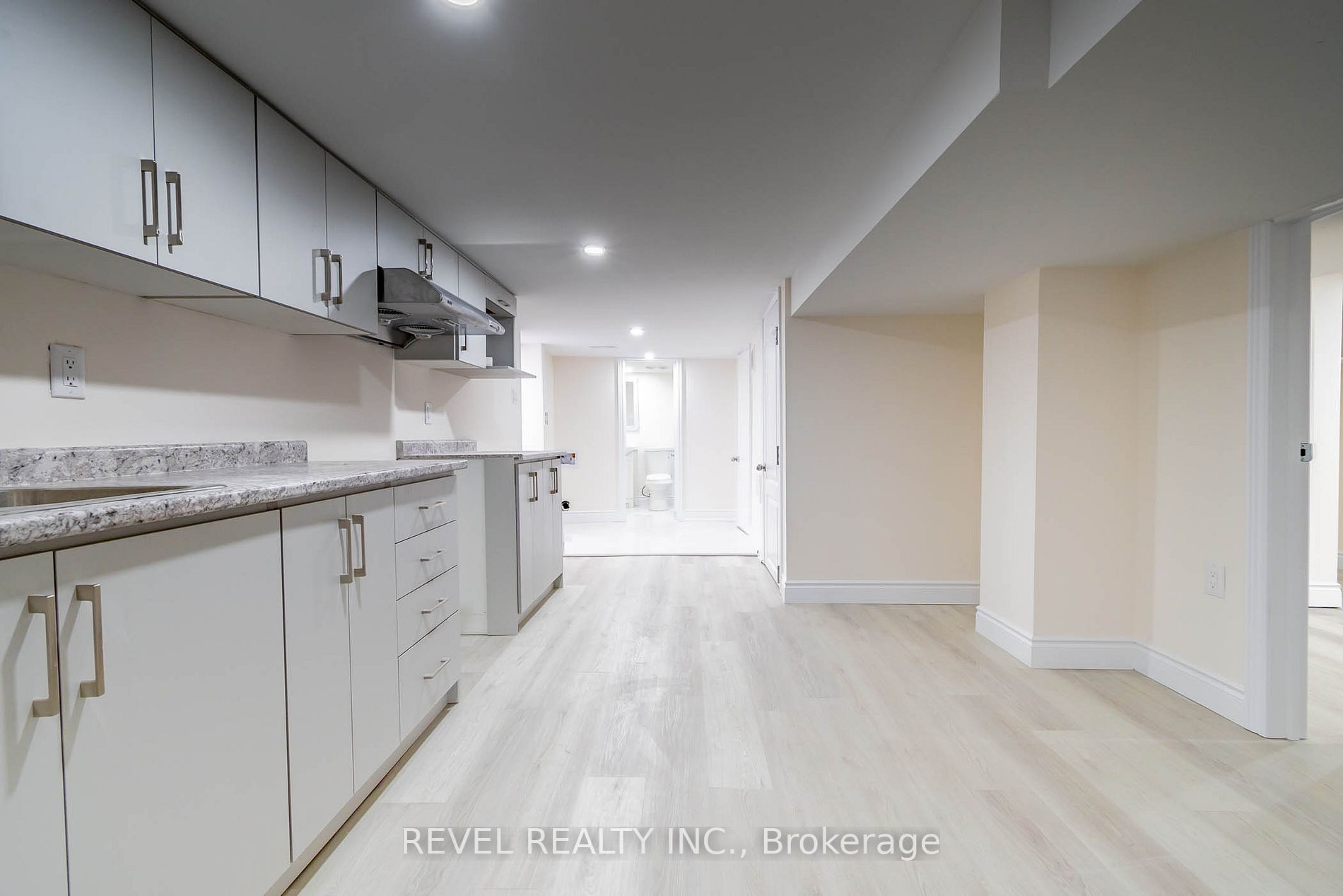 69 Vine St S