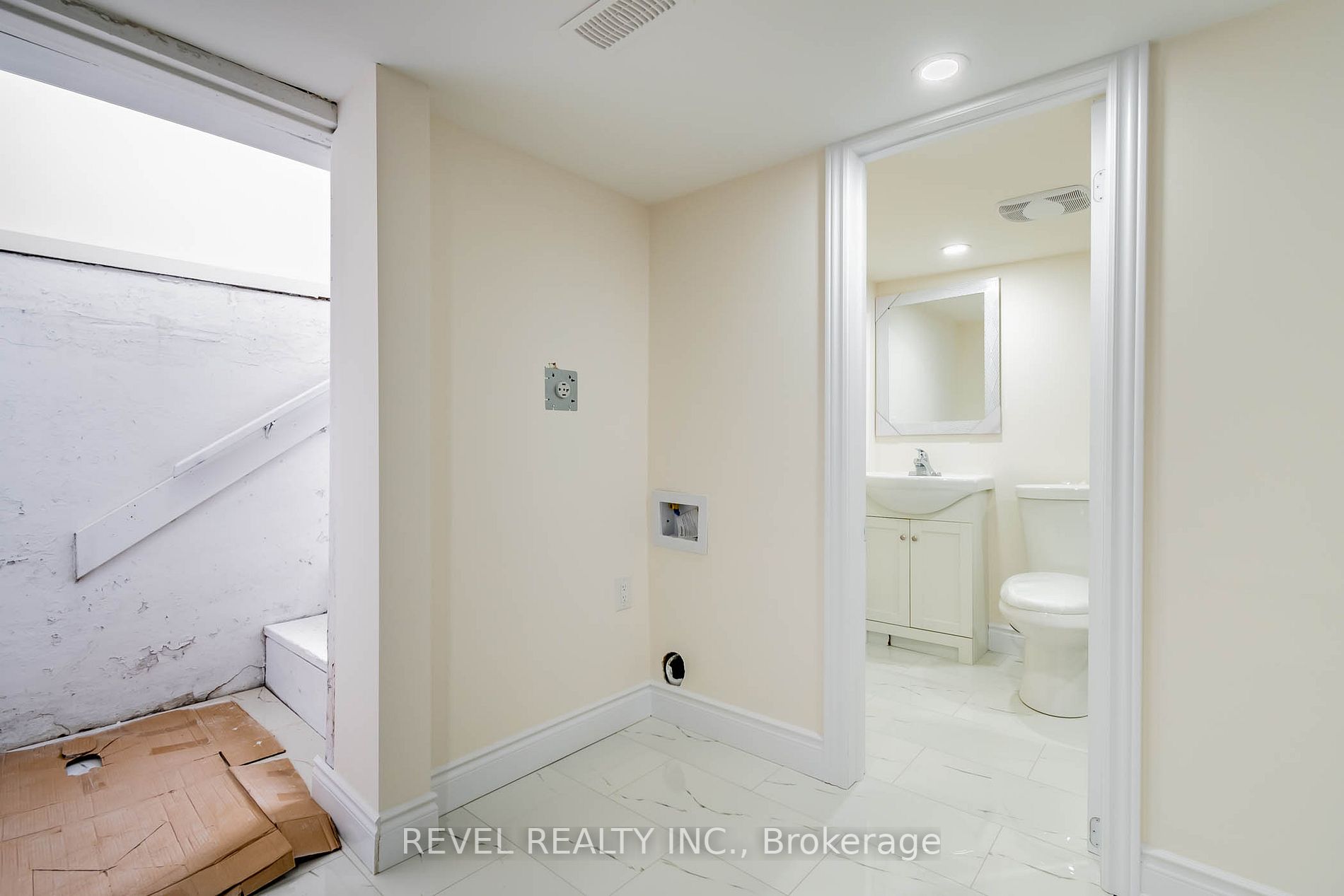 69 Vine St S