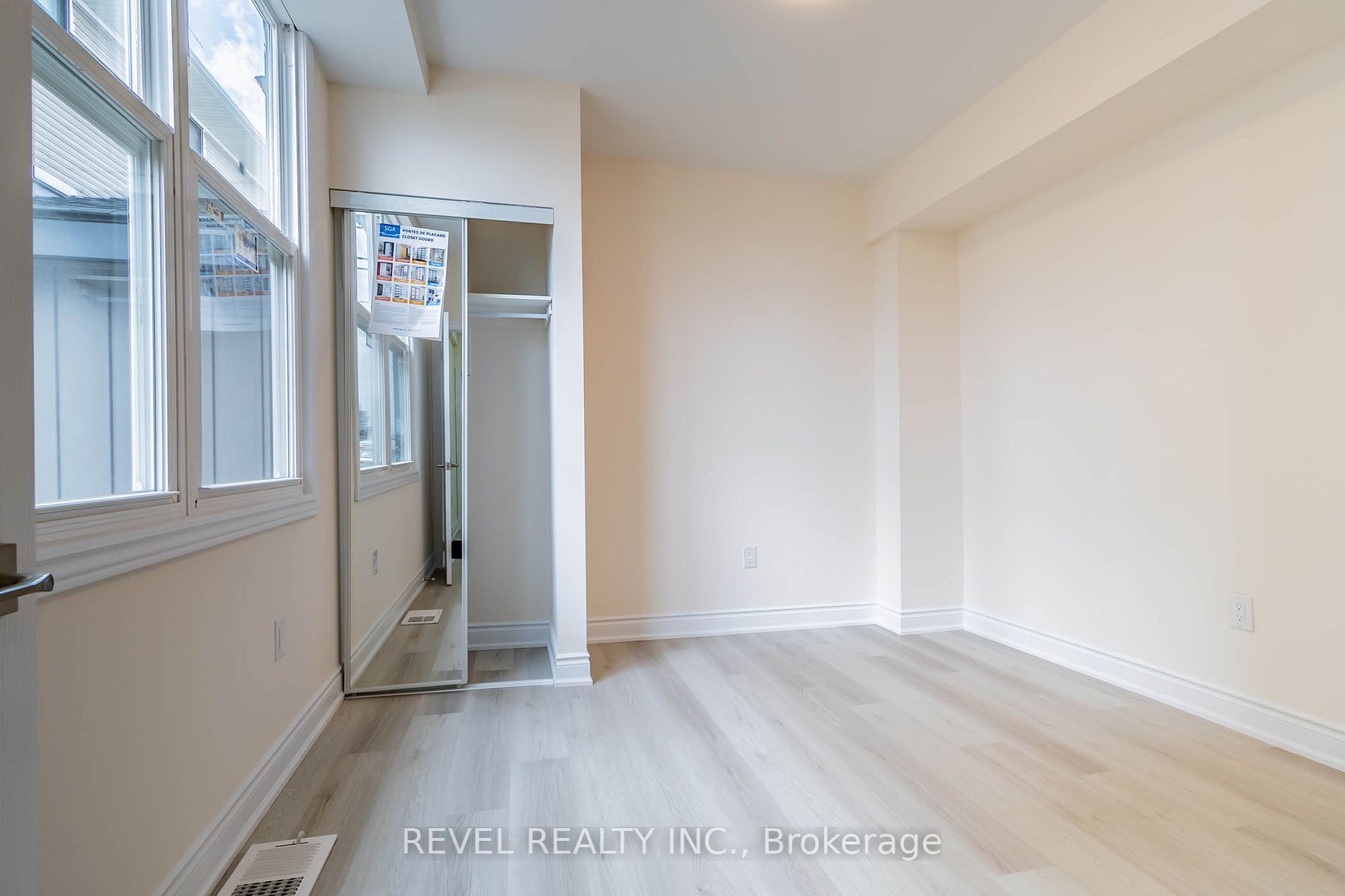 69 Vine St S