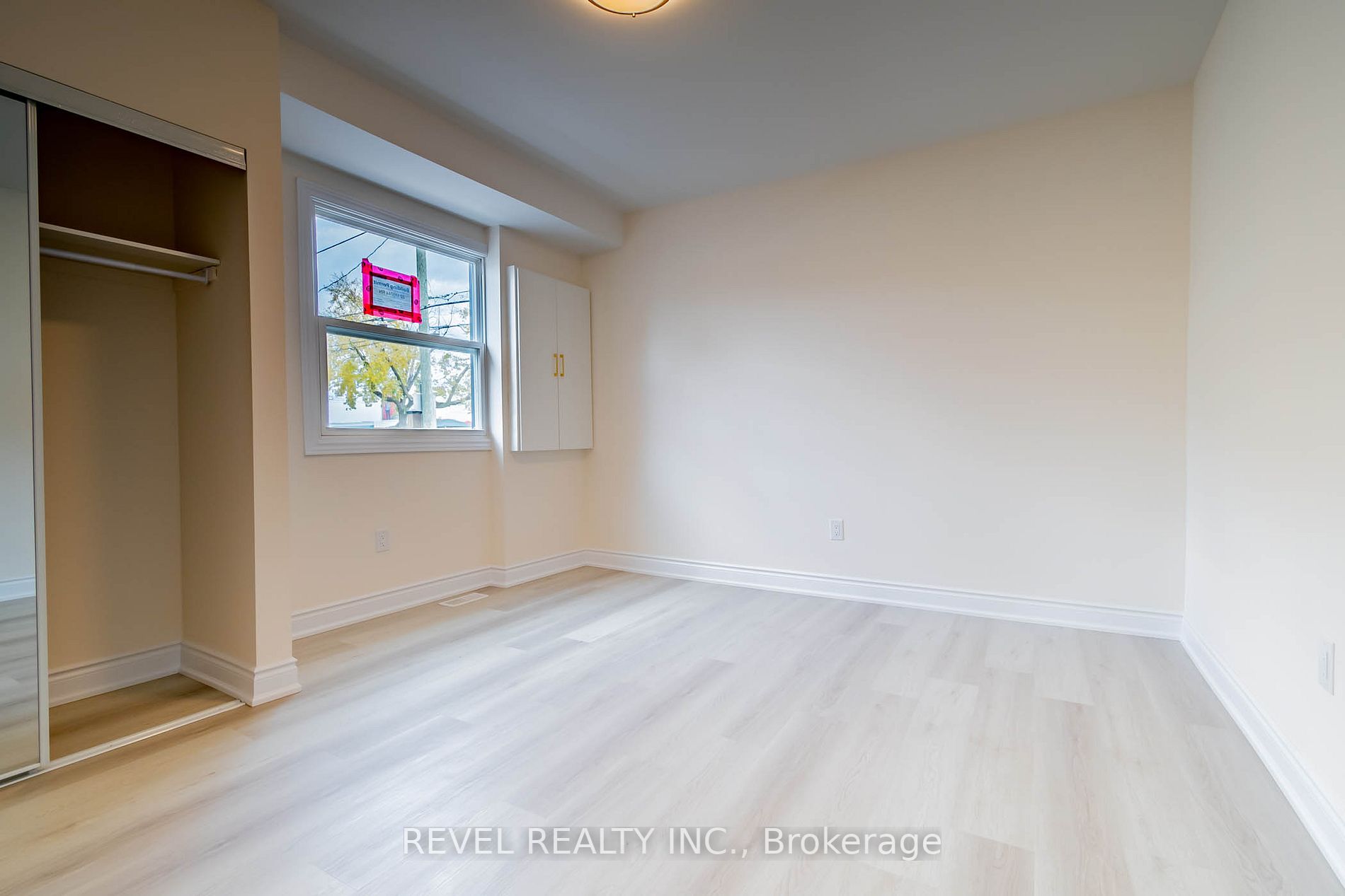 69 Vine St S