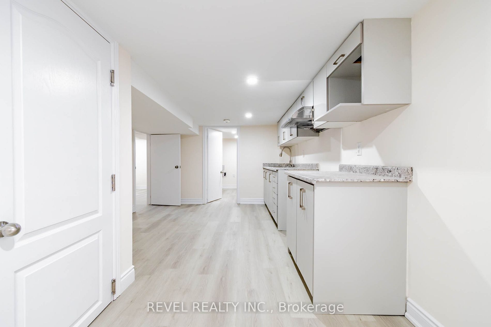 69 Vine St S