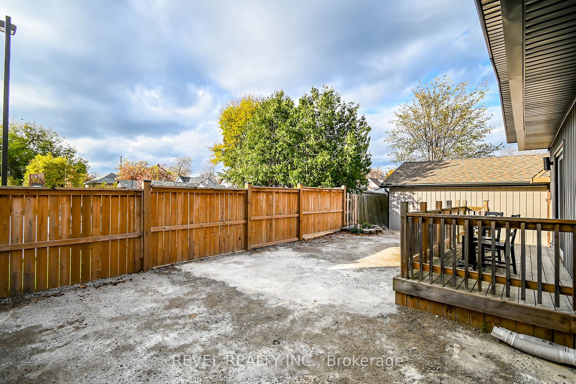 69 Vine St S