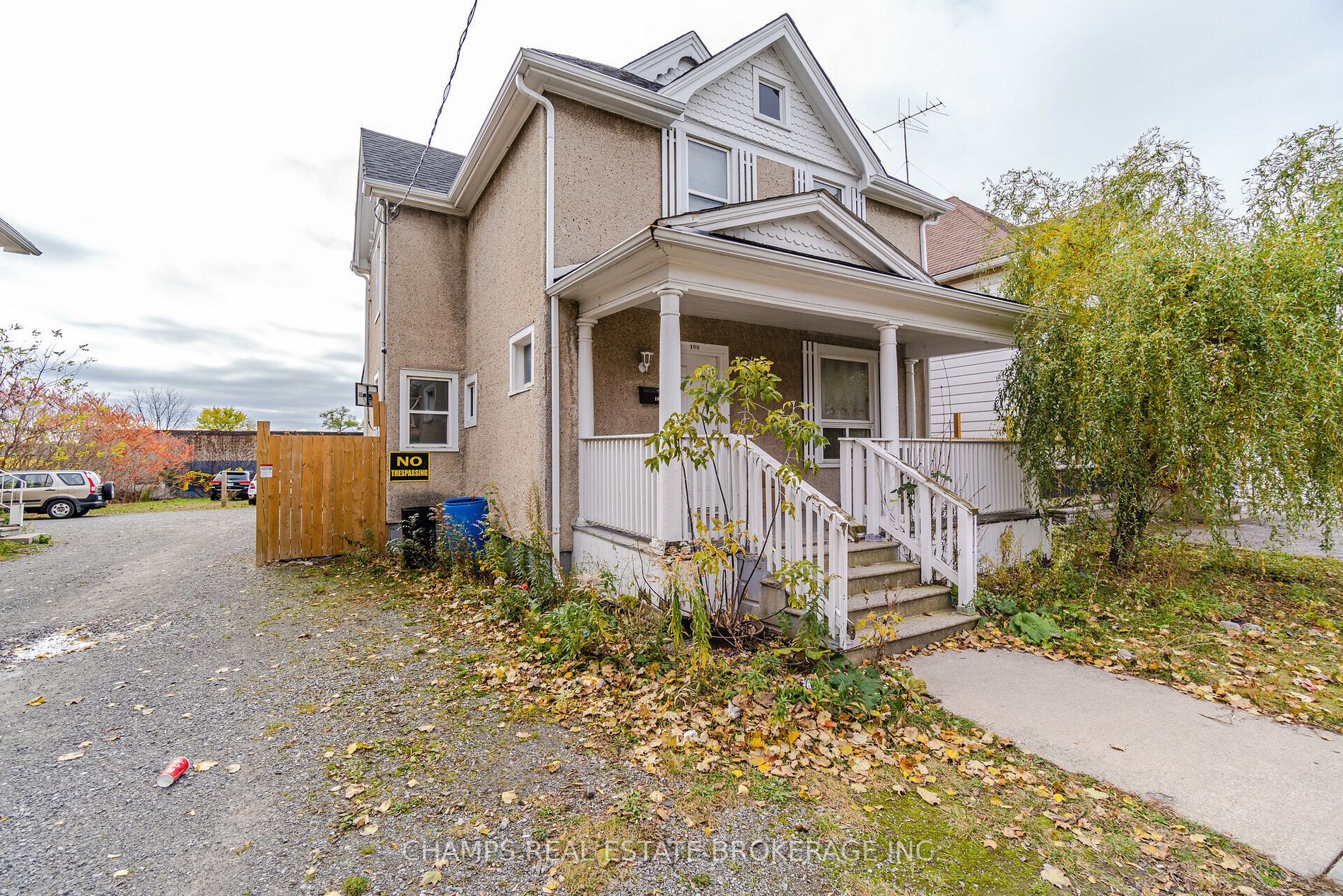 100 Queenston St