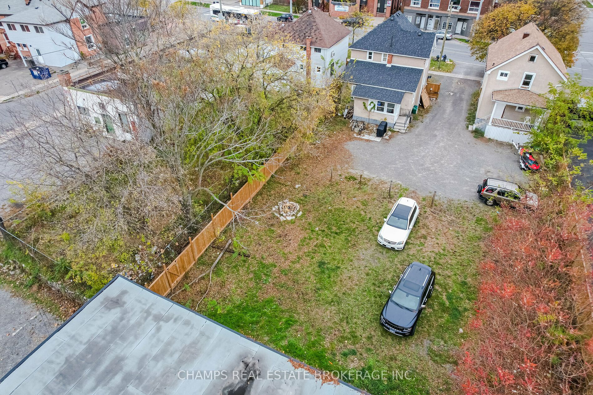 100 Queenston St