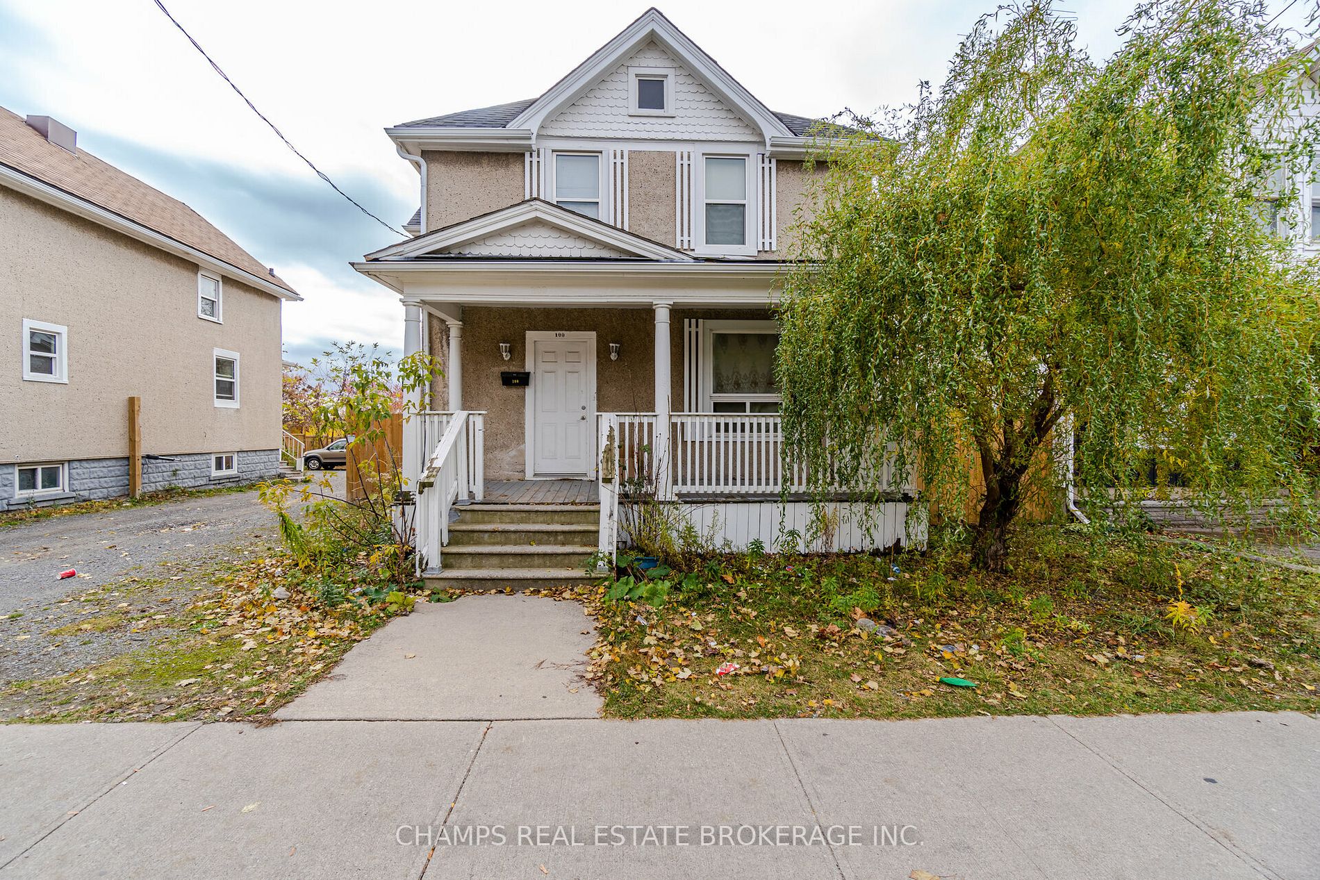 100 Queenston St