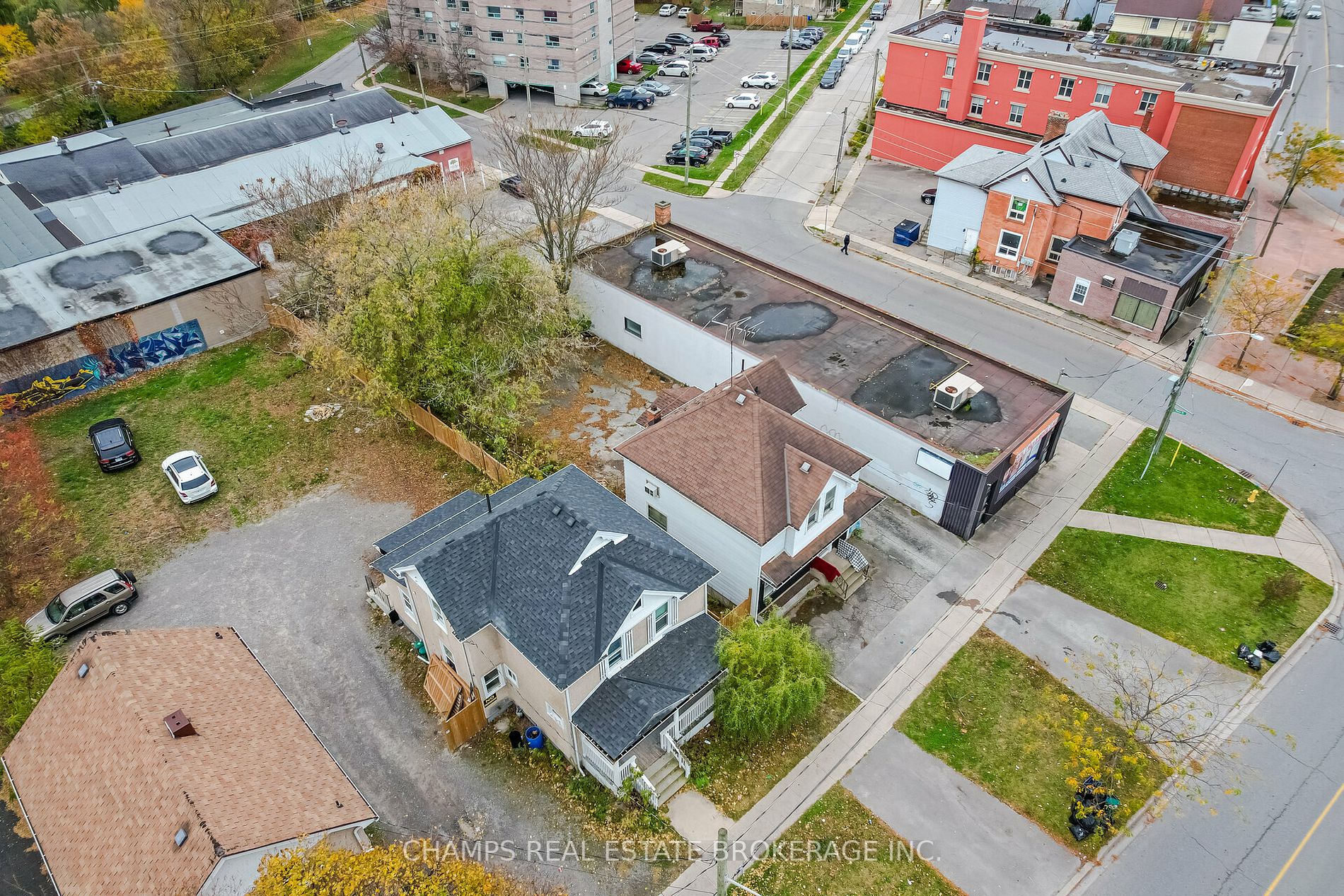 100 Queenston St
