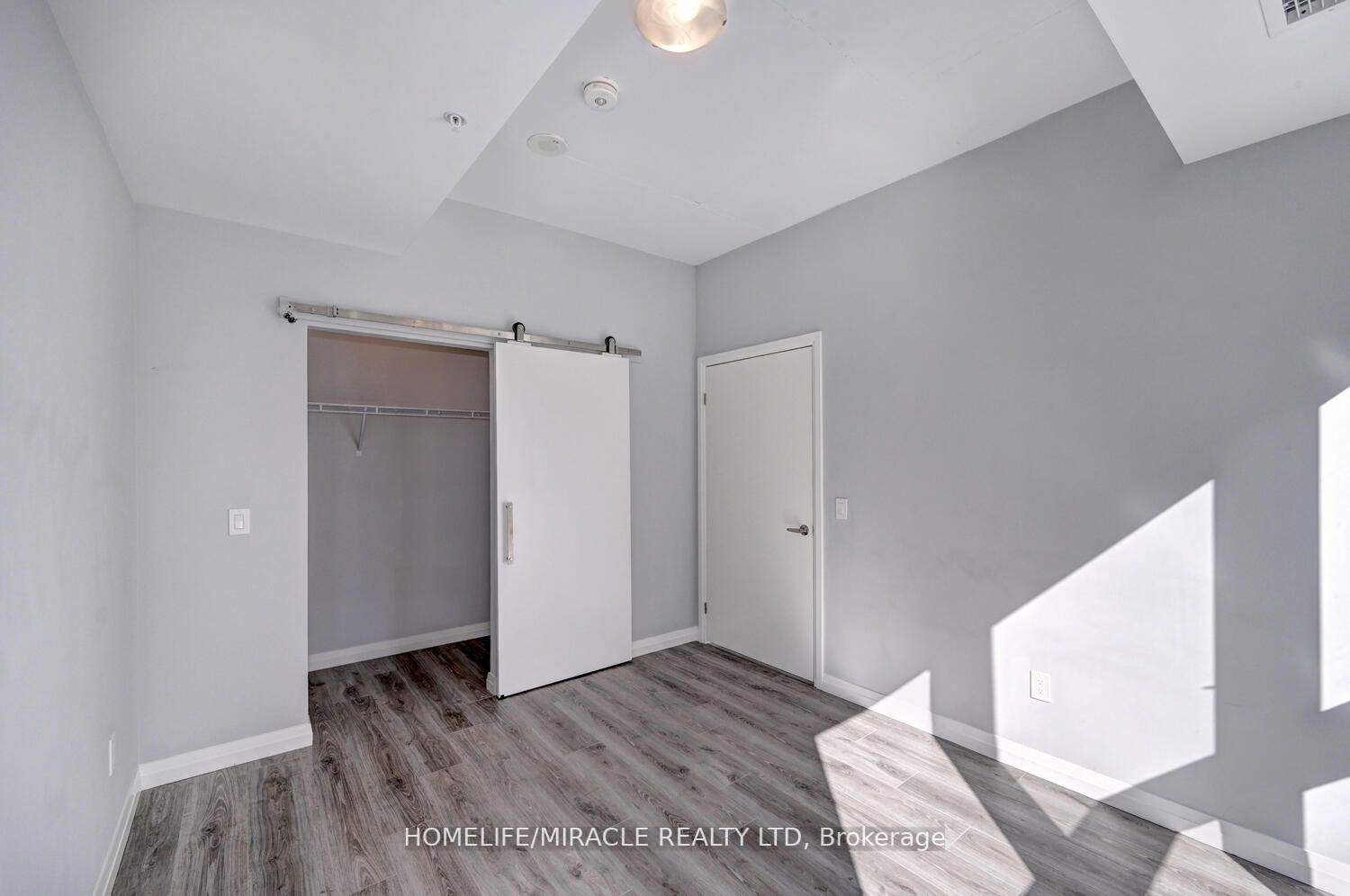 108 Garment St, #401