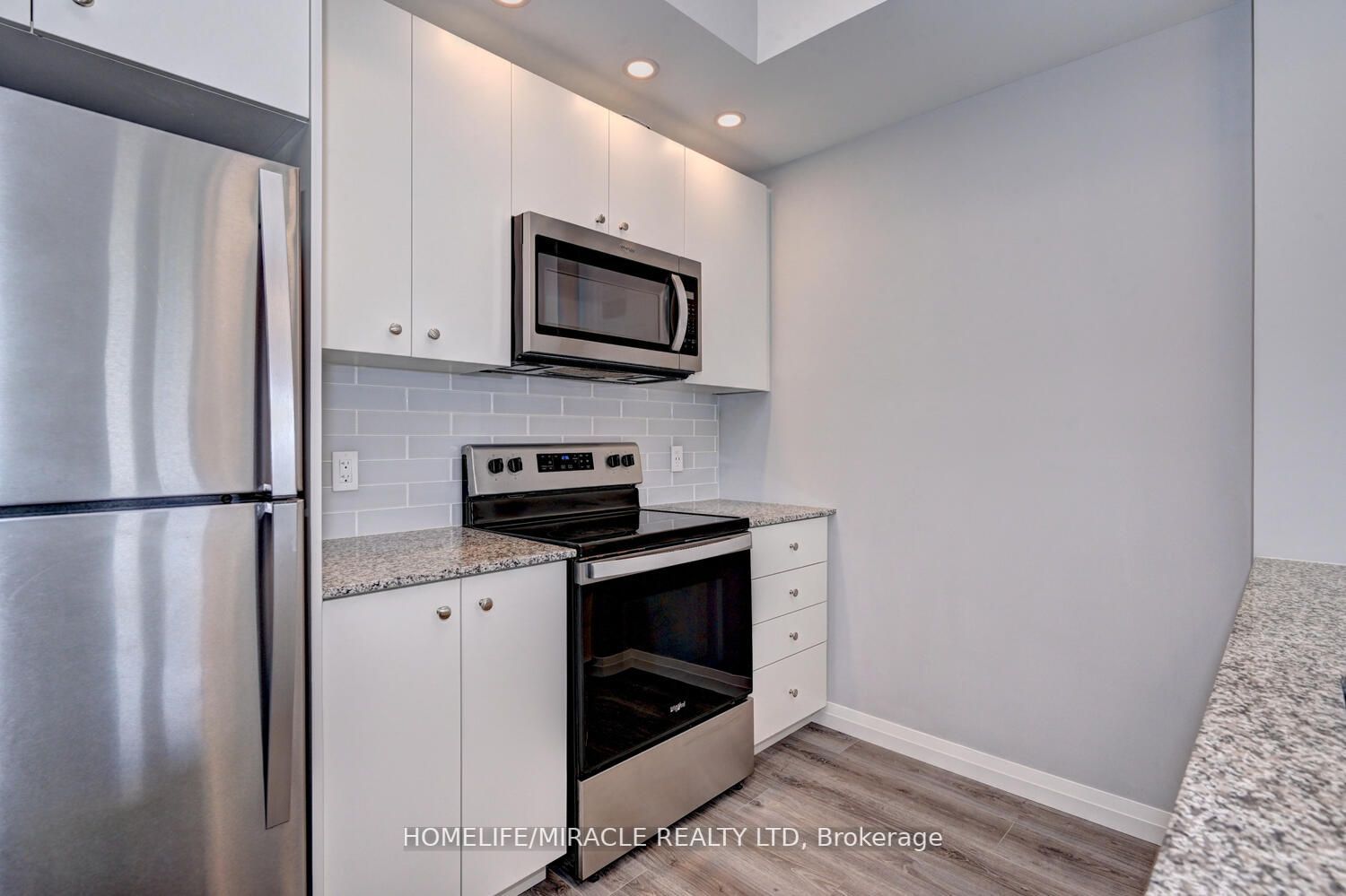 108 Garment St, #401