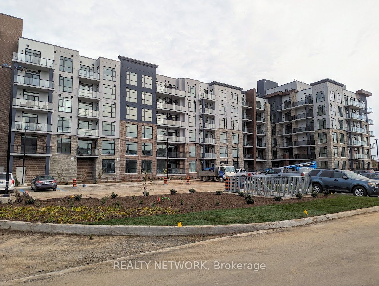 600 North Service Rd, #219