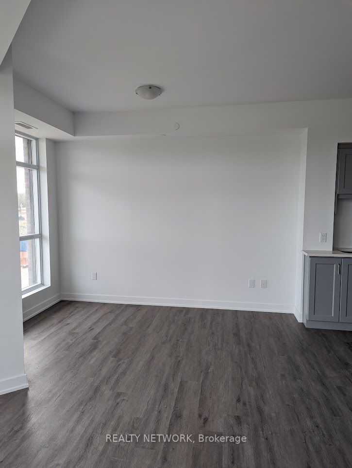 600 North Service Rd, #219