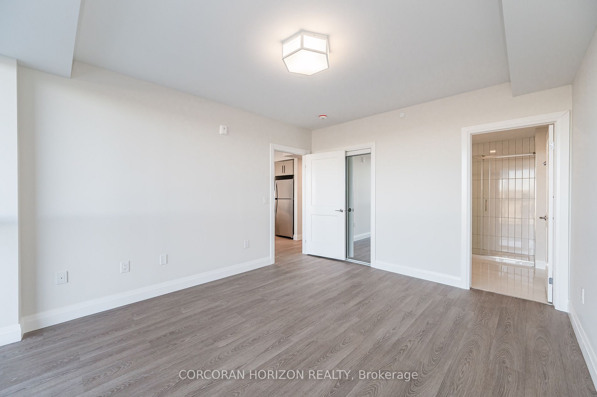 460 Columbia St W, #921