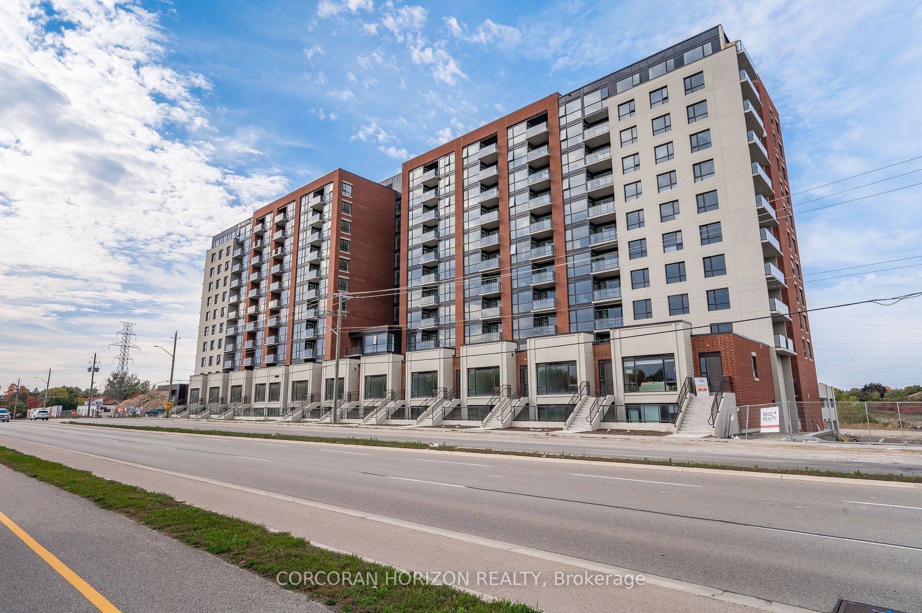 460 Columbia St W, #921