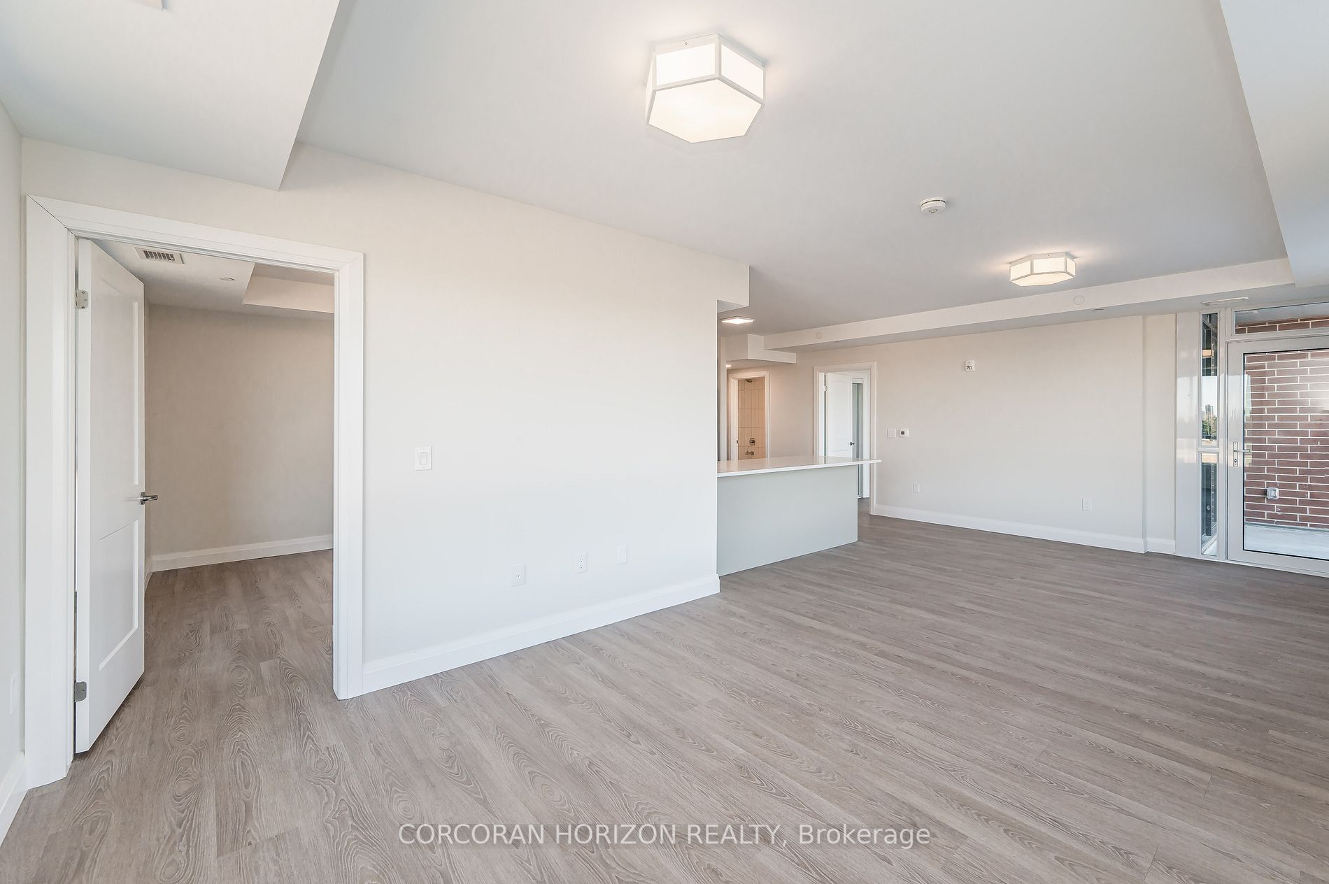 460 Columbia St W, #921