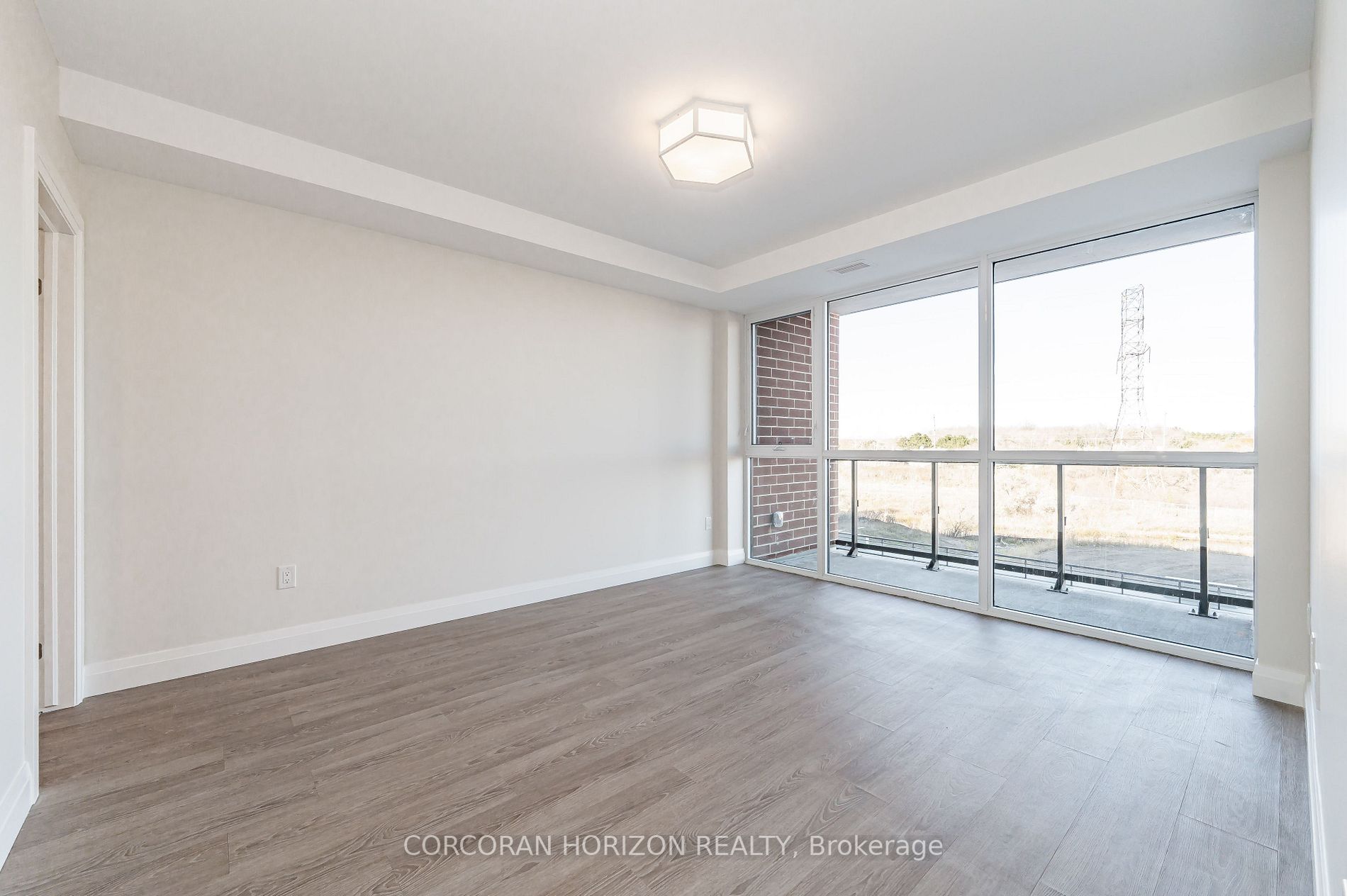 460 Columbia St W, #921