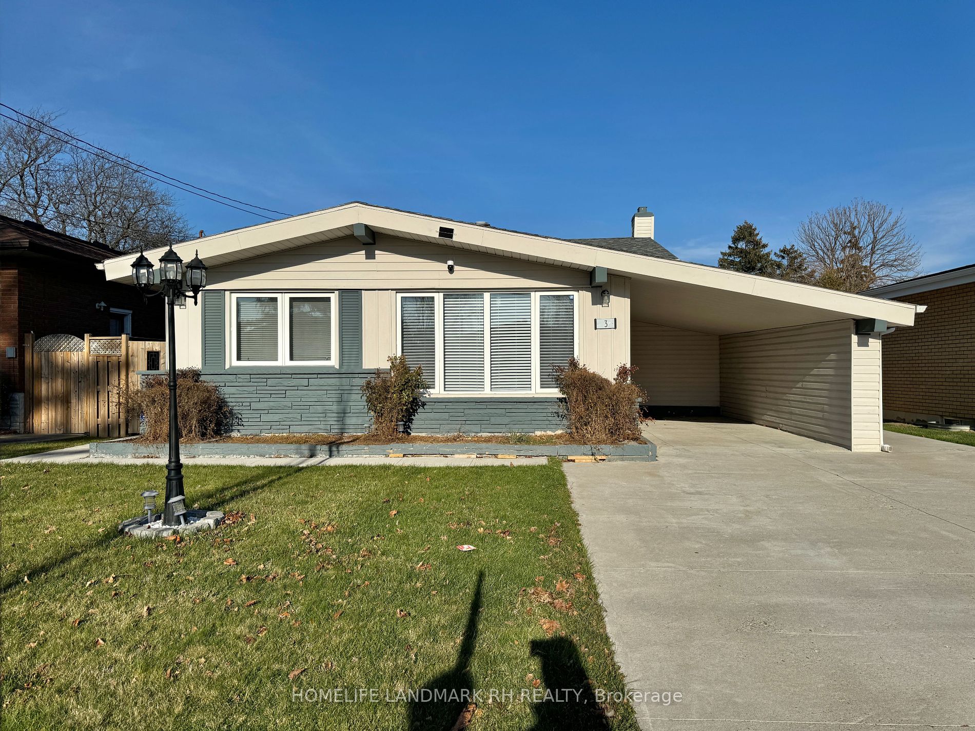 3 Lilacside Dr