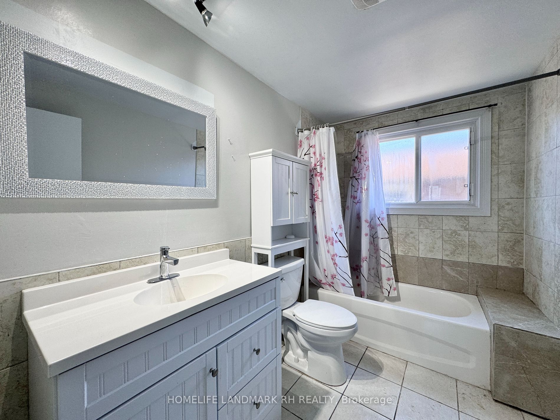 3 Lilacside Dr